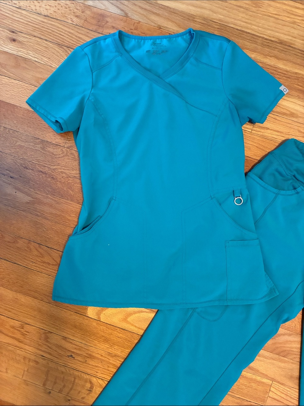 Cherokee Infinity scrub set - Picture 2 of 5